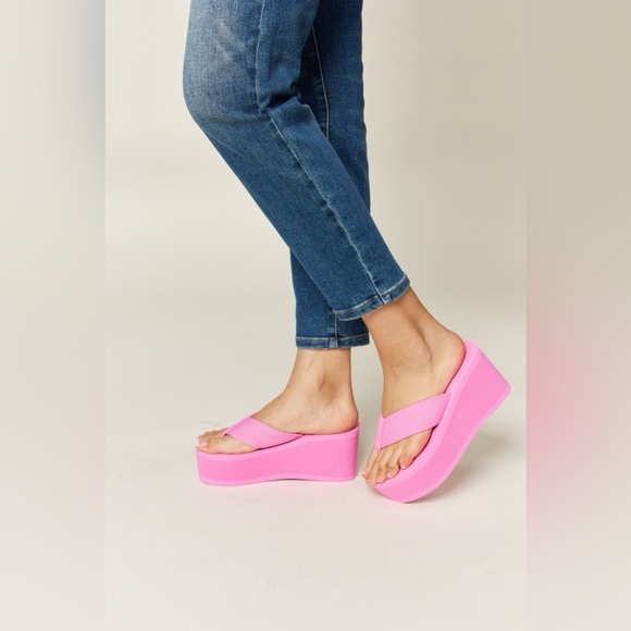 WILD DIVA Open Toe Platform Wedge Sandals - Picture 4 of 6